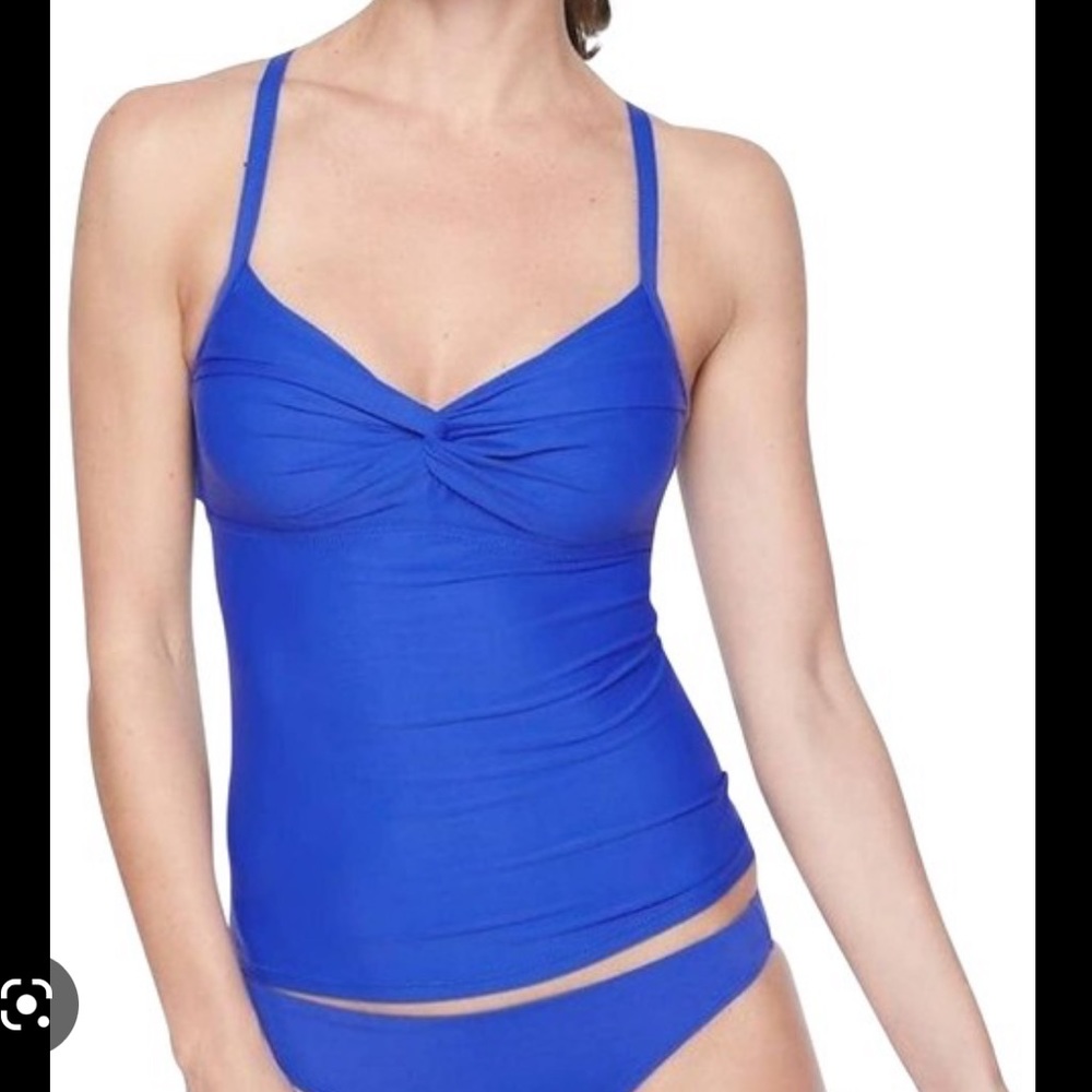 Athleta xs 32D/DD twist tanking swim top.